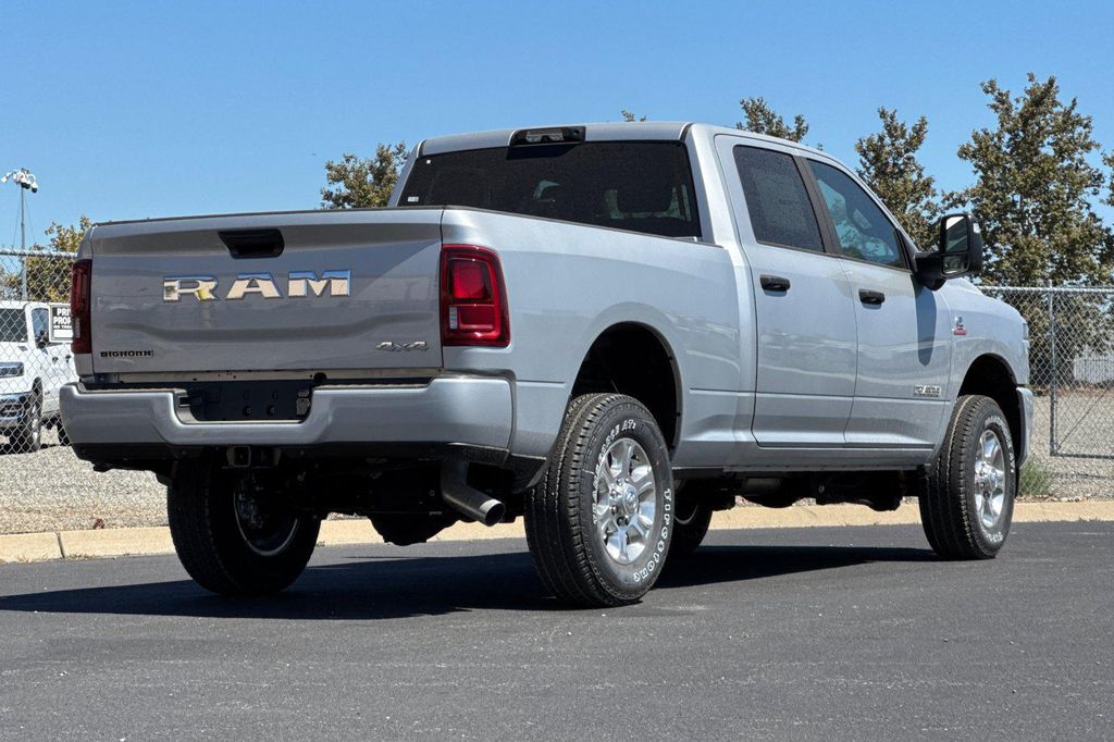 صورة 3 لـ 2026 RAM 2500 BIG HORN CREW CAB 4X4 6'4' BOX