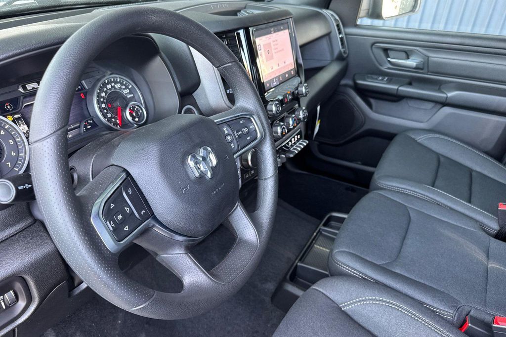2026 RAM 1500 WARLOCK CREW CAB 4X4 5'7' BOX — фото 9