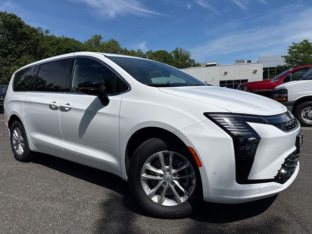 New 2027 Chrysler Pacifica SELECT