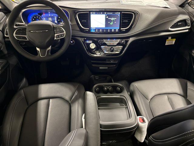 New 2027 Chrysler Pacifica SELECT