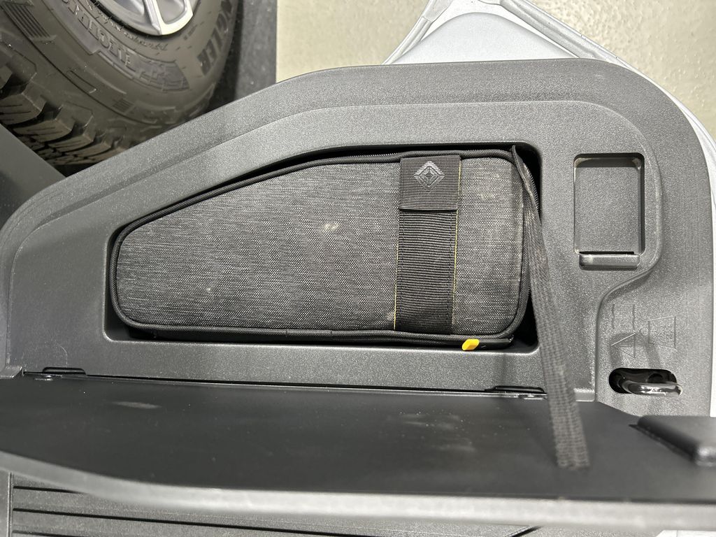 2022 Rivian R1T ADVENTURE — фото 32
