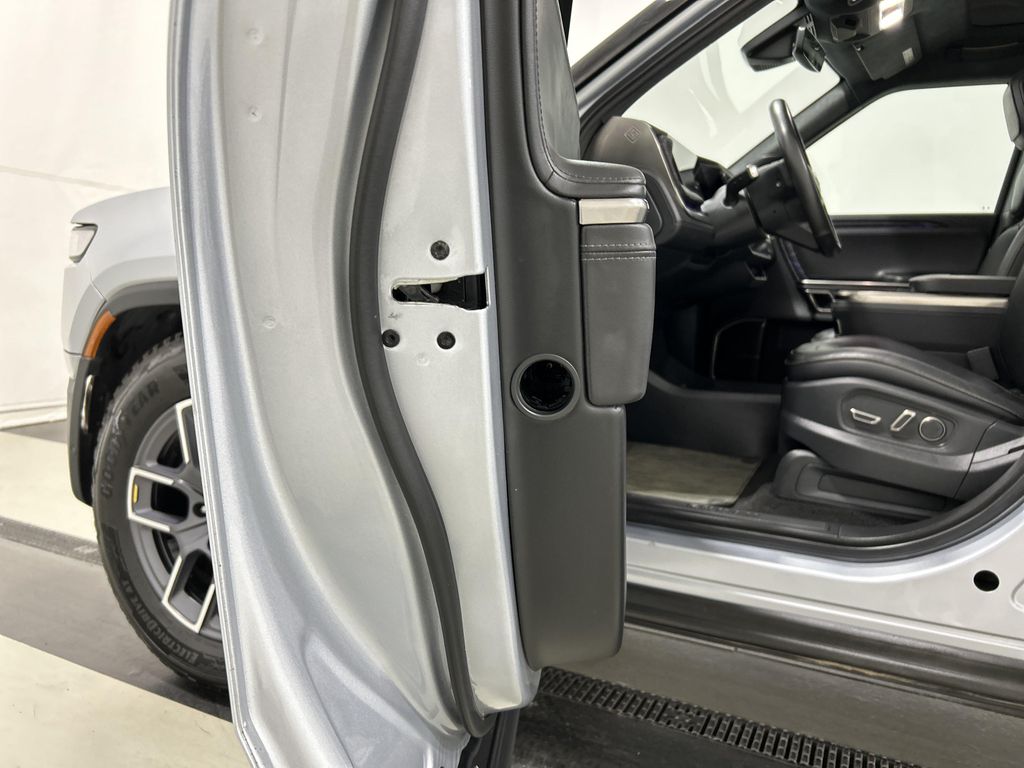 2022 Rivian R1T ADVENTURE — фото 30