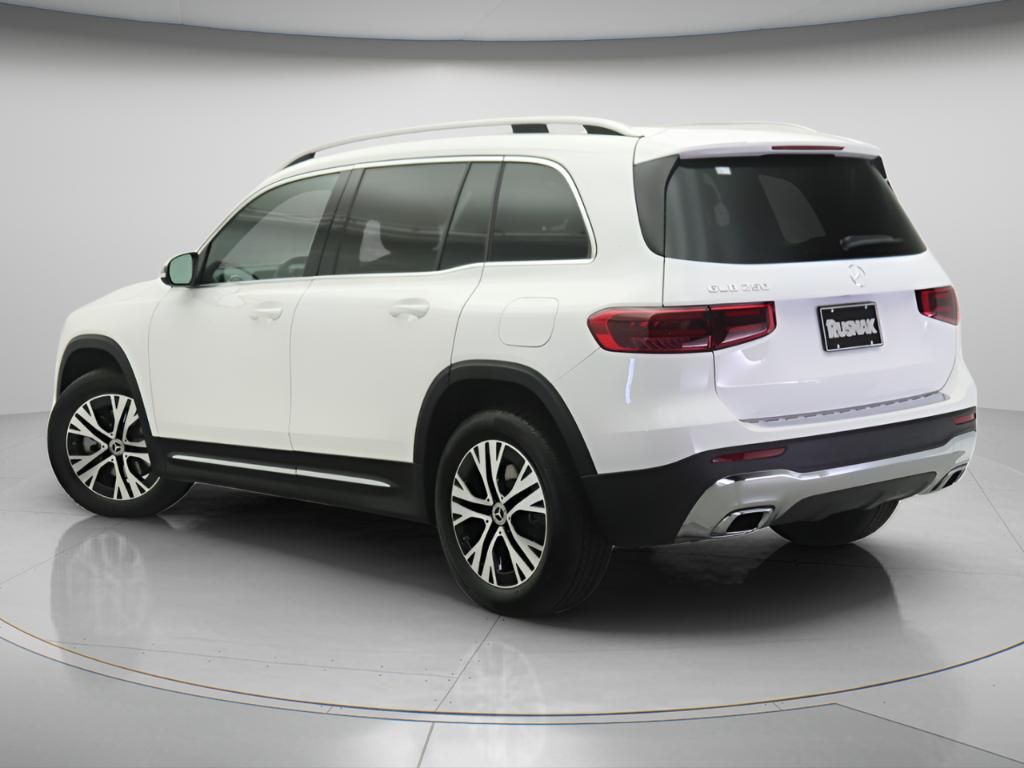 2026 Mercedes-BENZ GLB photo 2