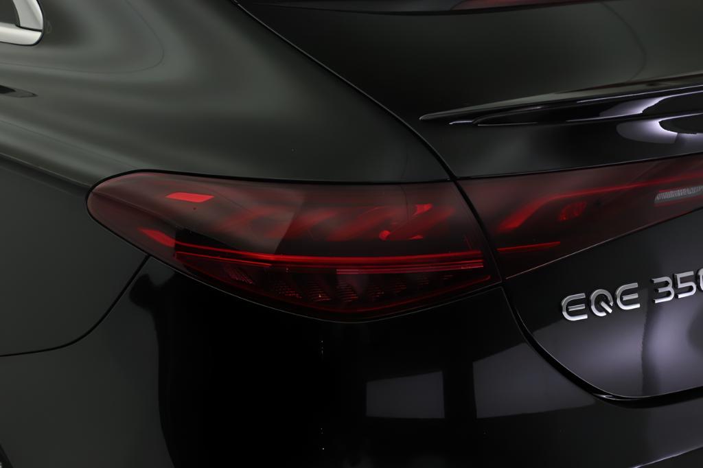 2023 Mercedes-BENZ EQE — миниатюра 18