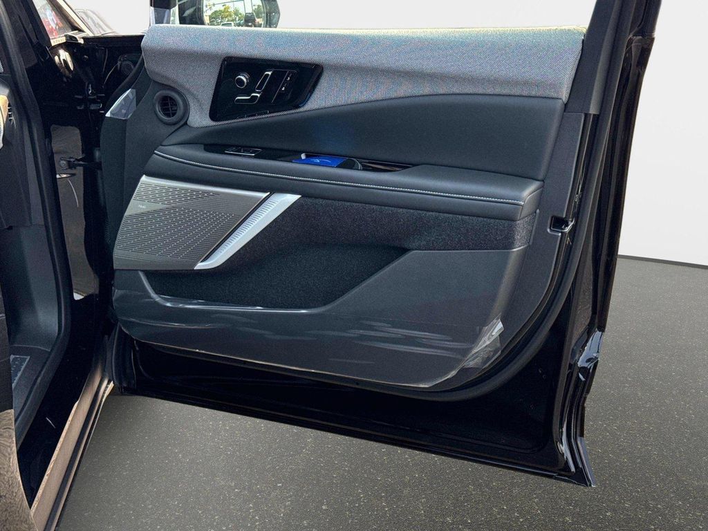 2027 Cadillac OPTIQ LUXURY — фото 10