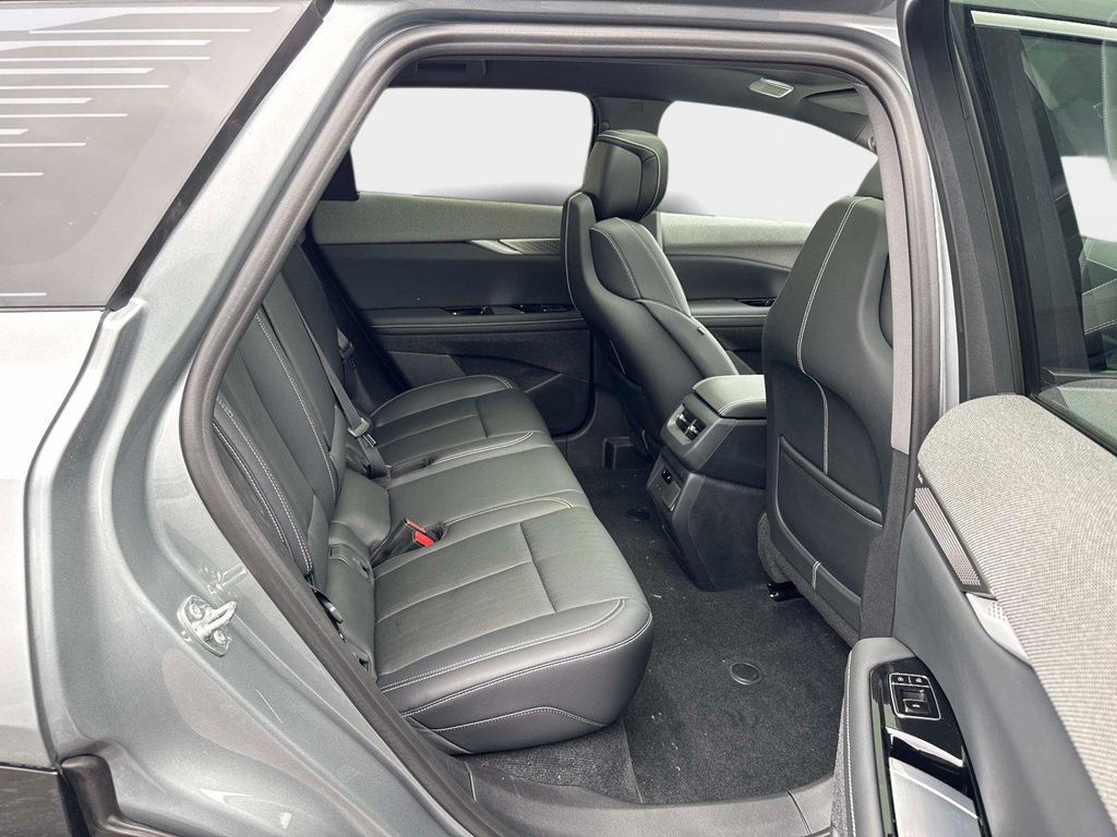 صورة مصغرة 12 لـ 2027 Cadillac OPTIQ PREMIUM LUXURY