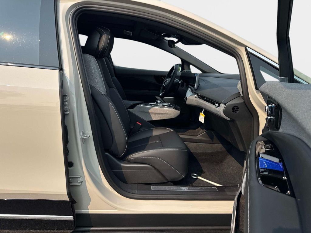 2027 Cadillac OPTIQ LUXURY — миниатюра 11