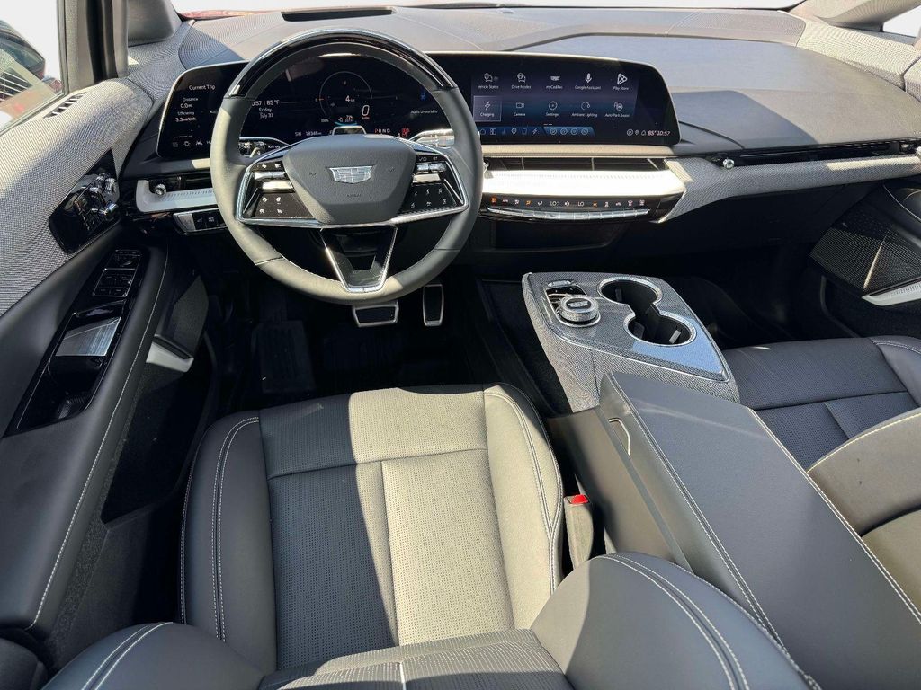 2025 Cadillac OPTIQ SPORT 2 AWD — фото 2