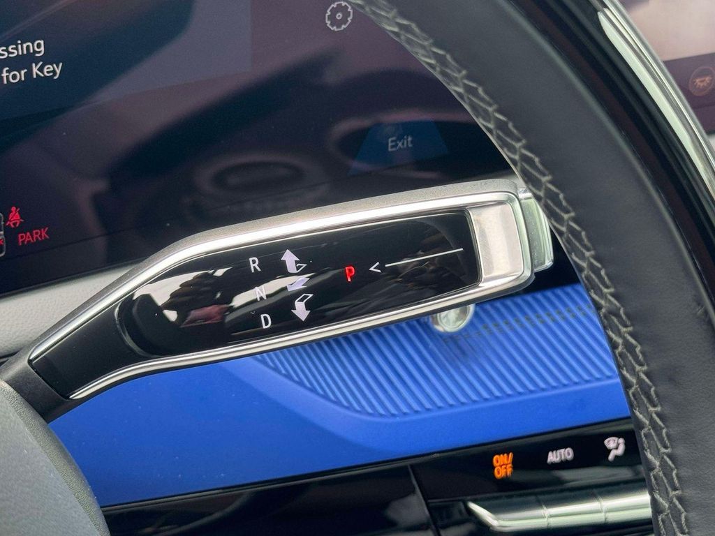 2025 Cadillac OPTIQ LUXURY 1 AWD — фото 9