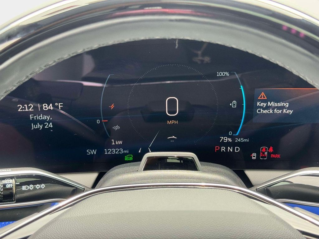 2025 Cadillac OPTIQ LUXURY 1 AWD — фото 10