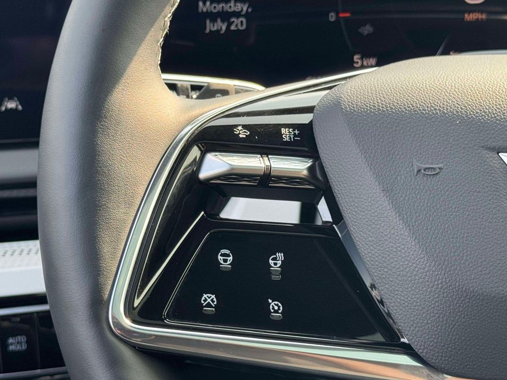 2025 Cadillac OPTIQ LUXURY 1 AWD — фото 7