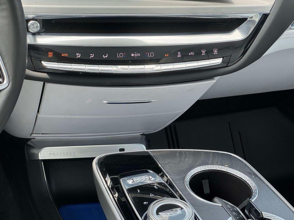 صورة 4 لـ 2023 Cadillac LYRIQ LUXURY