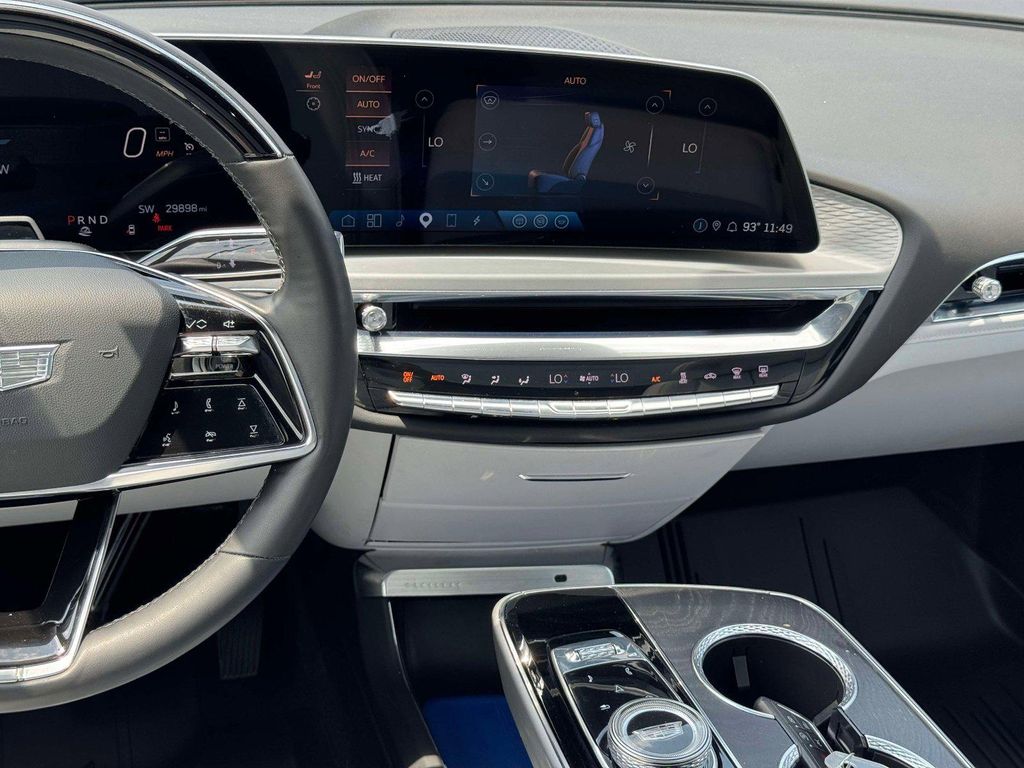 صورة 3 لـ 2023 Cadillac LYRIQ LUXURY