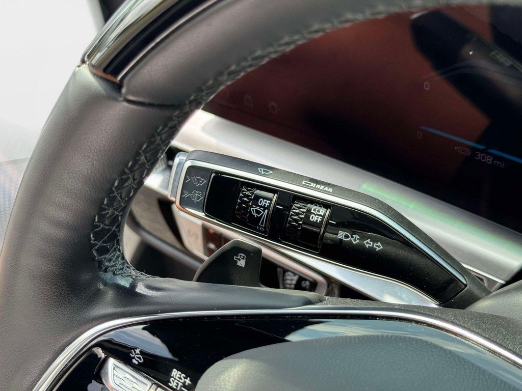 صورة 9 لـ 2023 Cadillac LYRIQ LUXURY