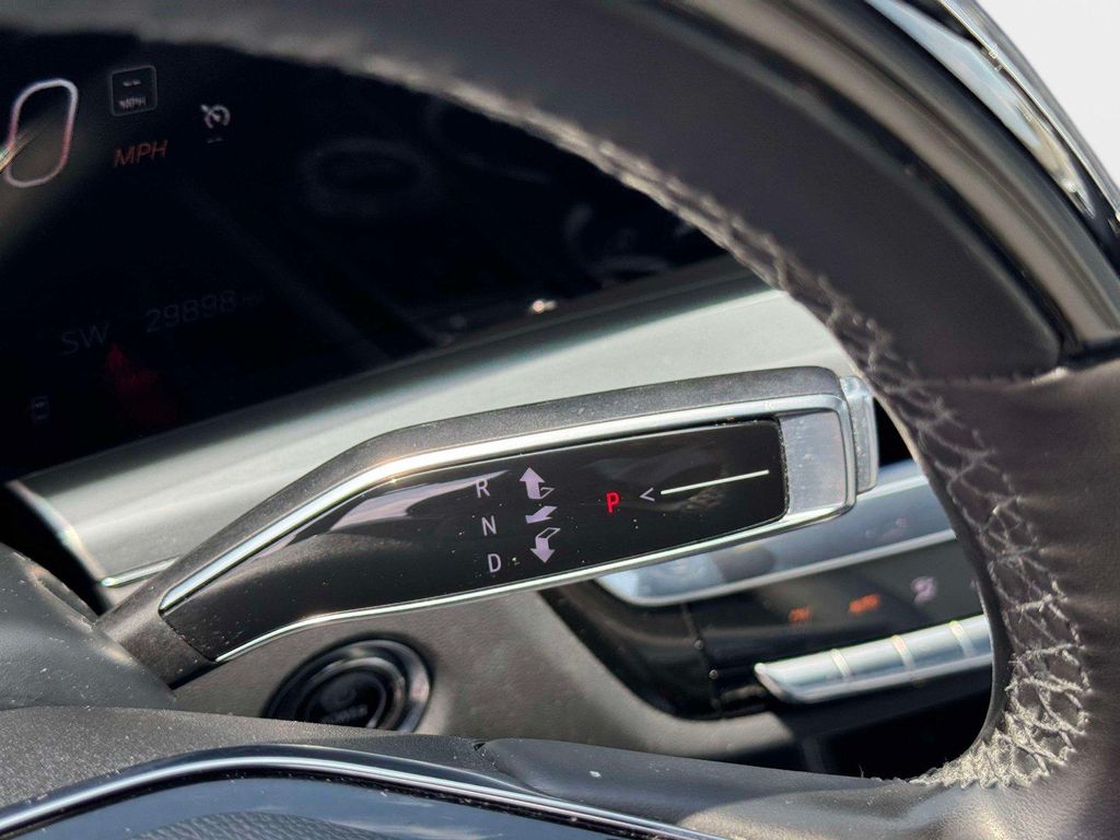 صورة 10 لـ 2023 Cadillac LYRIQ LUXURY