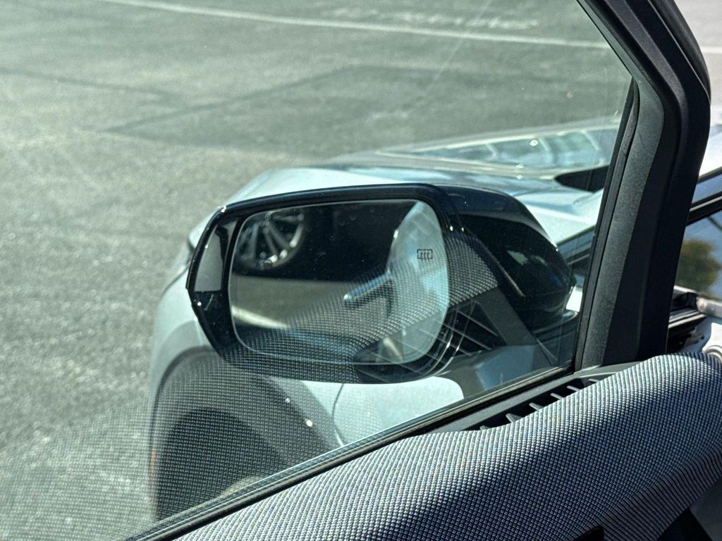 2027 Cadillac OPTIQ SPORT 照片 15