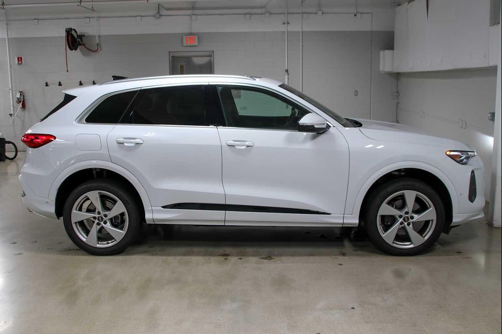 صورة 6 لـ 2025 AUDI Q5 PREMIUM PLUS TFSI QUATTRO S TRONIC