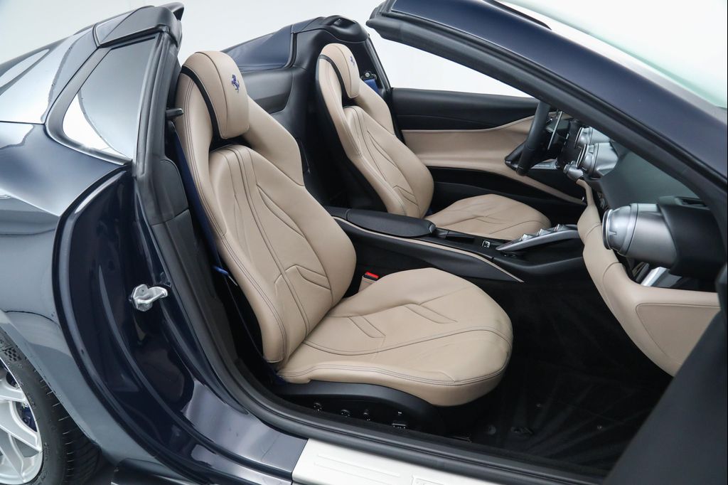 صورة مصغرة 23 لـ 2022 Ferrari 812 GTS CONVERTIBLE