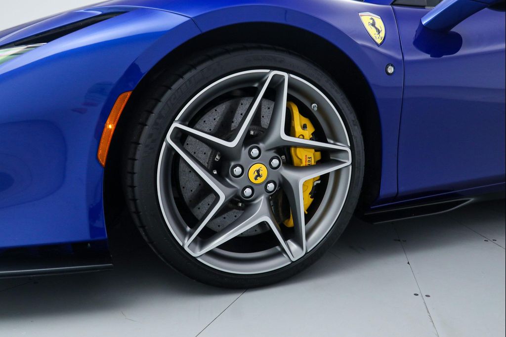 2022 Ferrari F8 SPIDER CONVERTIBLE 缩略图 16