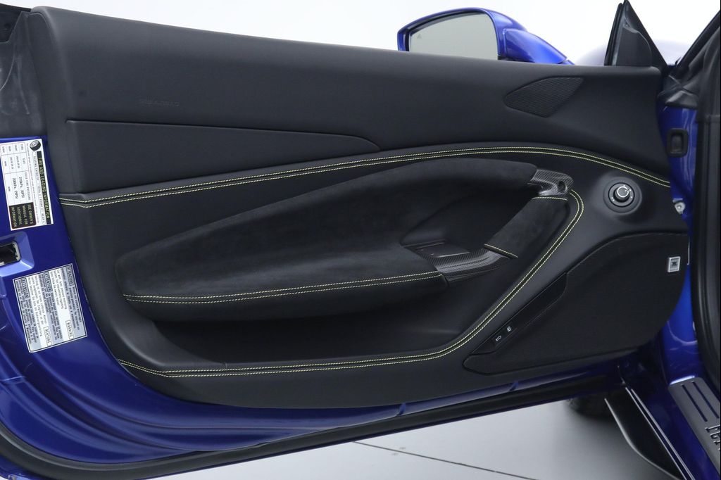 2022 Ferrari F8 SPIDER CONVERTIBLE 缩略图 26