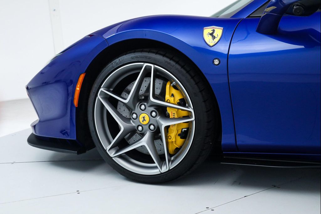 2022 Ferrari F8 SPIDER CONVERTIBLE 缩略图 17