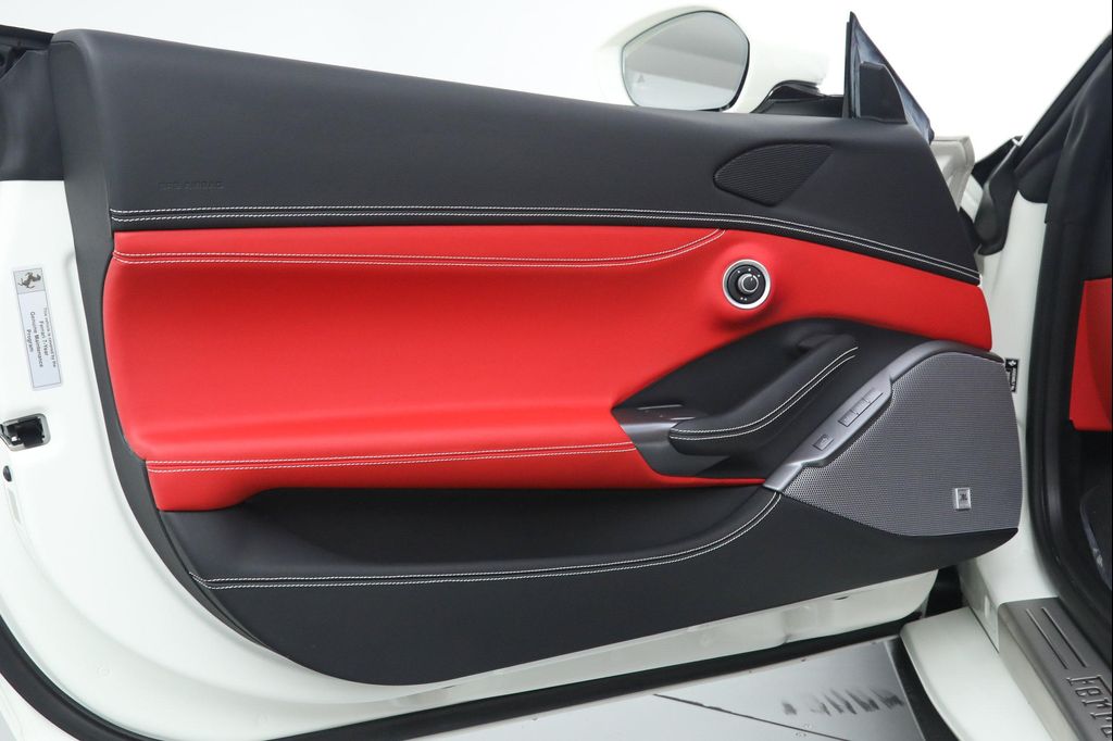 صورة مصغرة 26 لـ 2022 Ferrari PORTOFINO M BASE