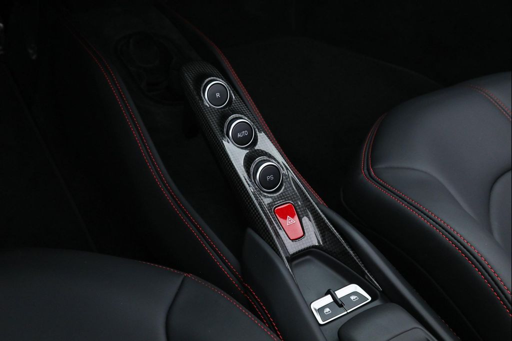 صورة مصغرة 31 لـ 2023 Ferrari F8 SPIDER CONVERTIBLE