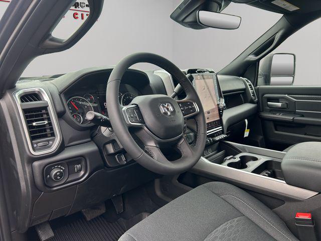 صورة مصغرة 26 لـ 2026 RAM 3500 BIG HORN CREW CAB 4X4 6'4' BOX