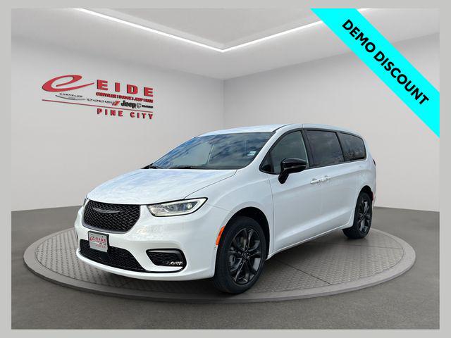 New 2026 Chrysler Pacifica L