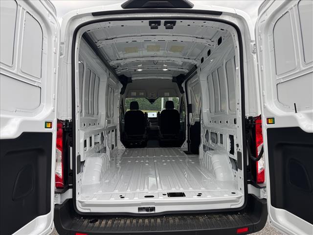 صورة 10 لـ 2026 FORD TRANSIT-250 148 WB MEDIUM ROOF CARGO