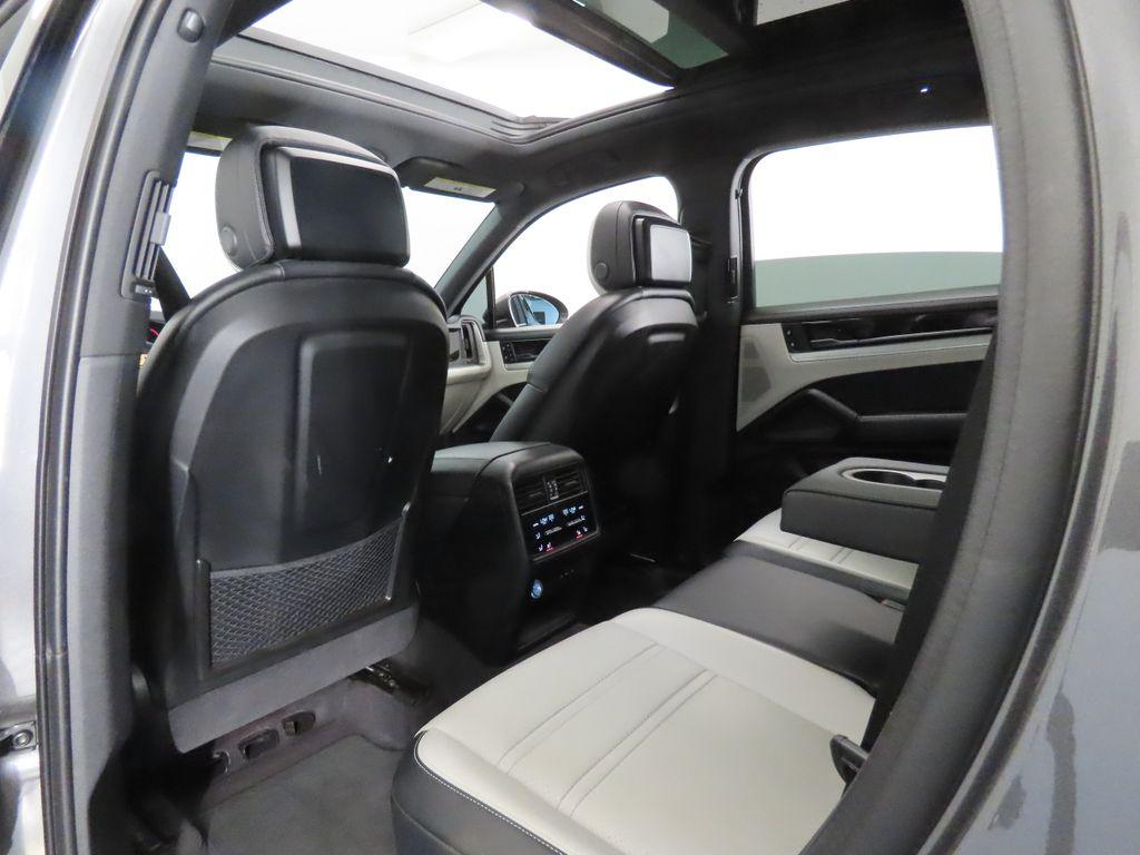 صورة مصغرة 46 لـ 2025 Porsche CAYENNE AWD