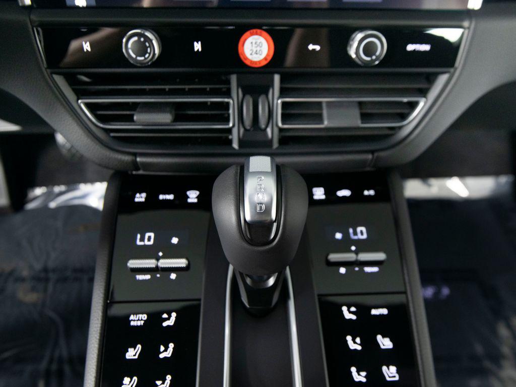 2026 Porsche MACAN — миниатюра 22