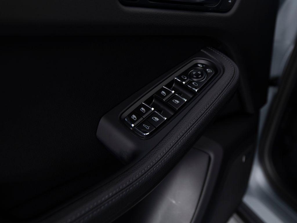 صورة مصغرة 15 لـ 2021 Porsche MACAN