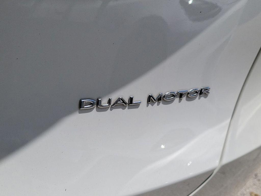TESLA MODEL Y LONG RANGE - 10