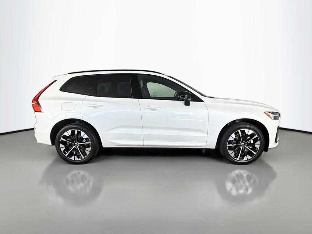 2026 Volvo XC60 B5 PLUS — фото 8