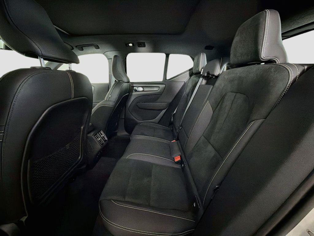 2023 Volvo XC40 B5 PLUS DARK THEME — миниатюра 25
