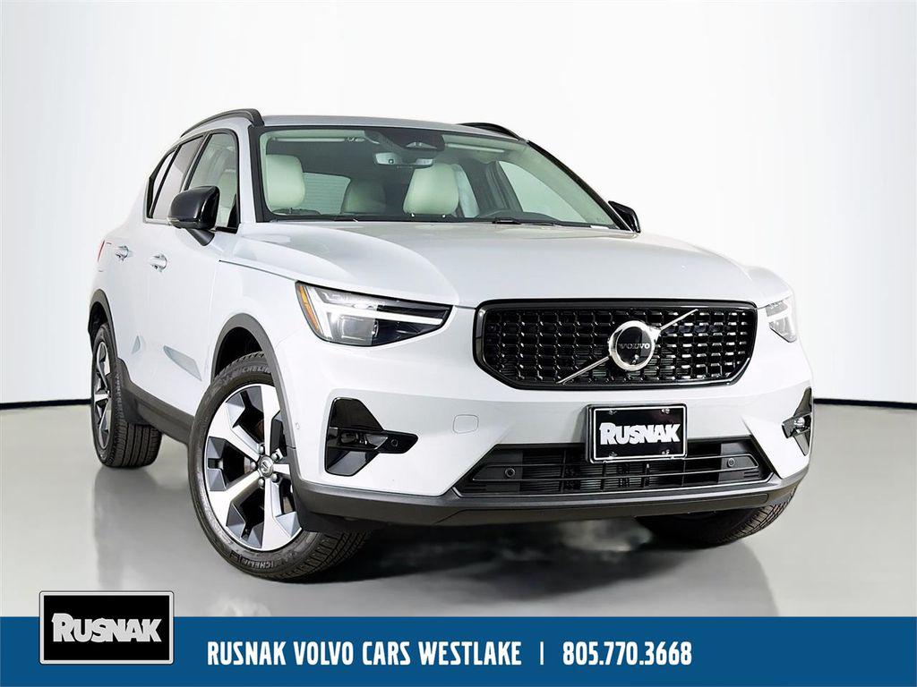 New 2026 Volvo XC40 Plus, B5 AWD Gas (mild hybrid), Dark