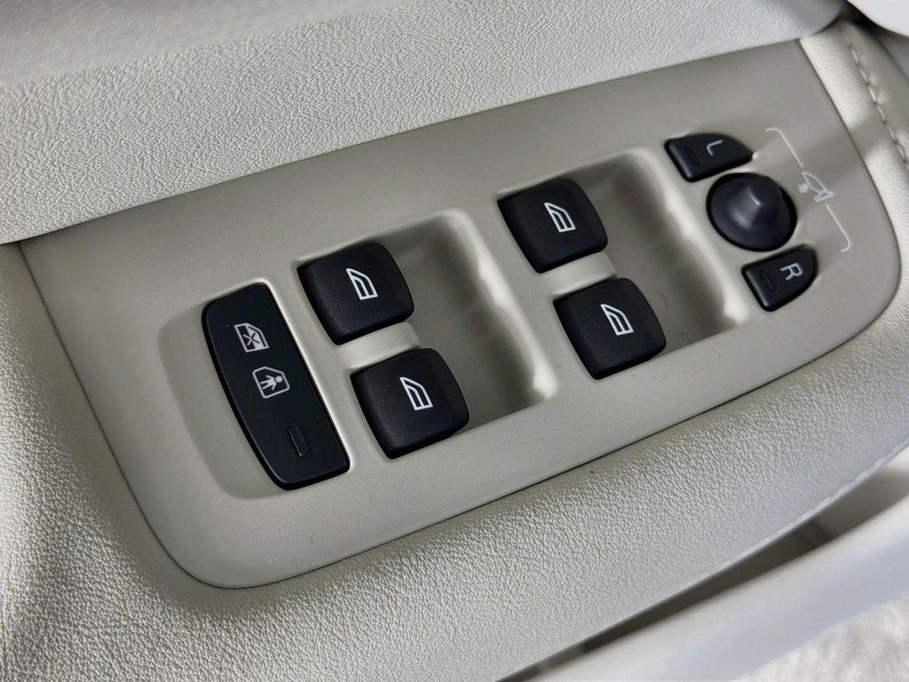 2026 Volvo XC60 PLUG-IN HYBRID ULTRA, T8 AWD ELECTRIC/GASOLIN — миниатюра 18