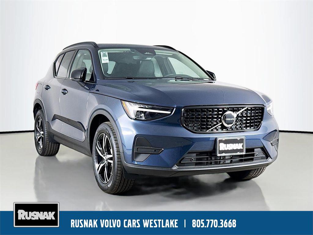 New 2026 Volvo XC40 Core, B5 AWD Gas (mild hybrid), Dark