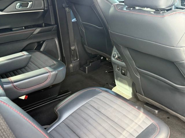 صورة 24 لـ 2025 FORD EXPLORER ST-LINE 4WD