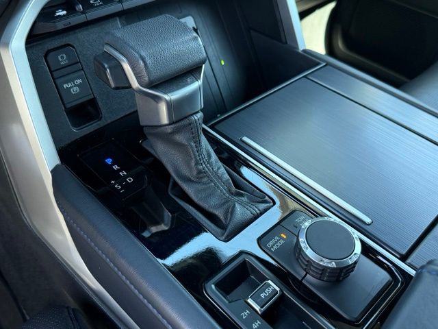 2023 Toyota TUNDRA HYBRID PLATINUM — фото 13
