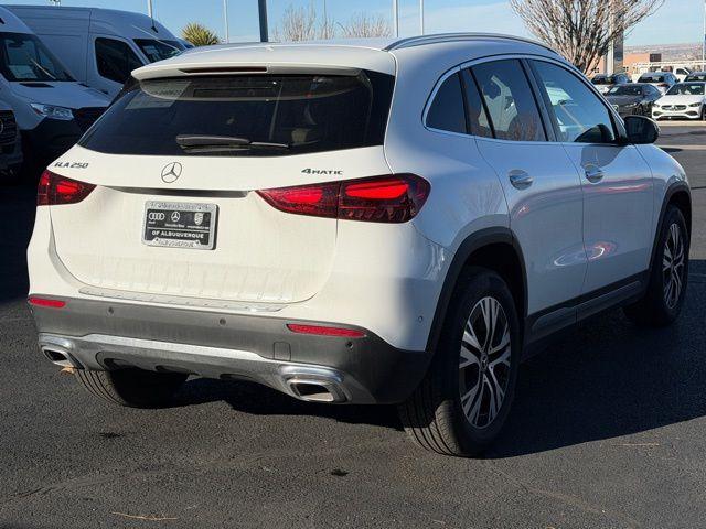 MERCEDES-BENZ GLA - 7