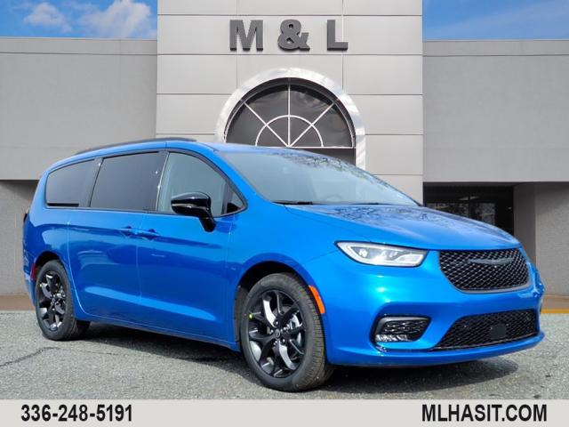 New 2026 Chrysler Pacifica L