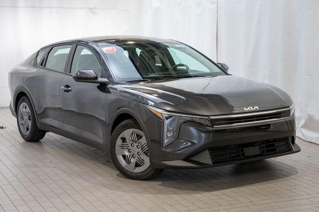 New 2025 Kia K4 LX