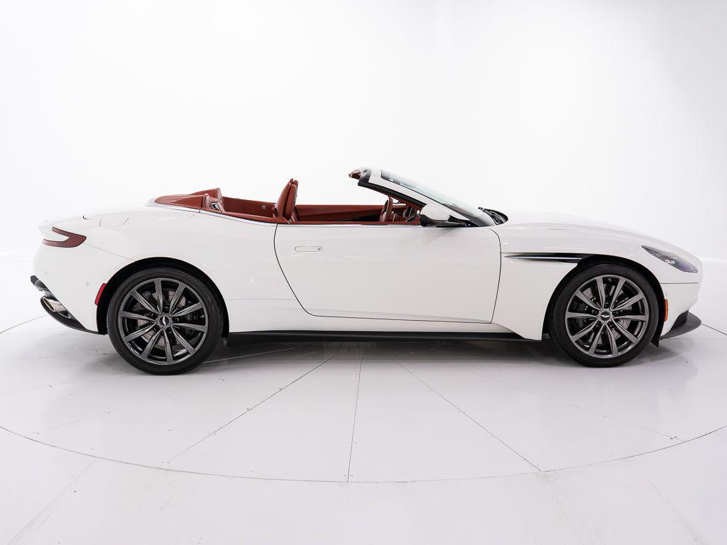 صورة 6 لـ 2021 Aston Martin DB11 VOLANTE