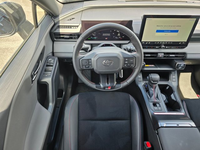 صورة 25 لـ 2026 Toyota RAV4 PLUG-IN HYBRID GR SPORT