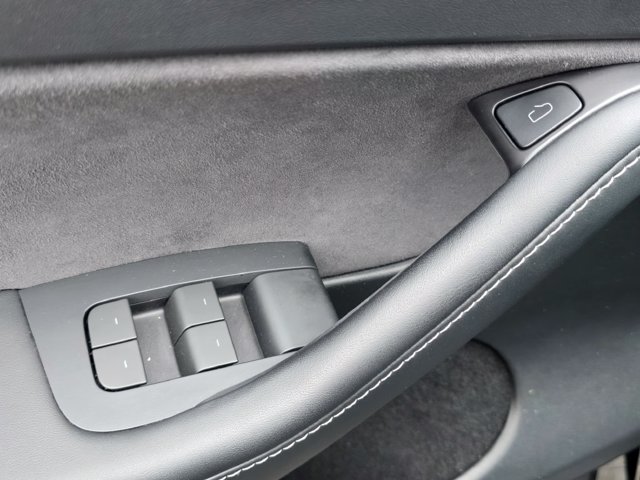 2023 Tesla MODEL Y RWD — миниатюра 23