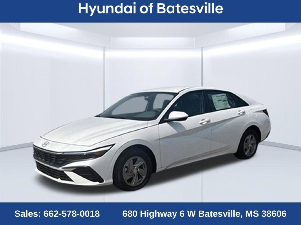 New 2026 Hyundai ELANTRA SE