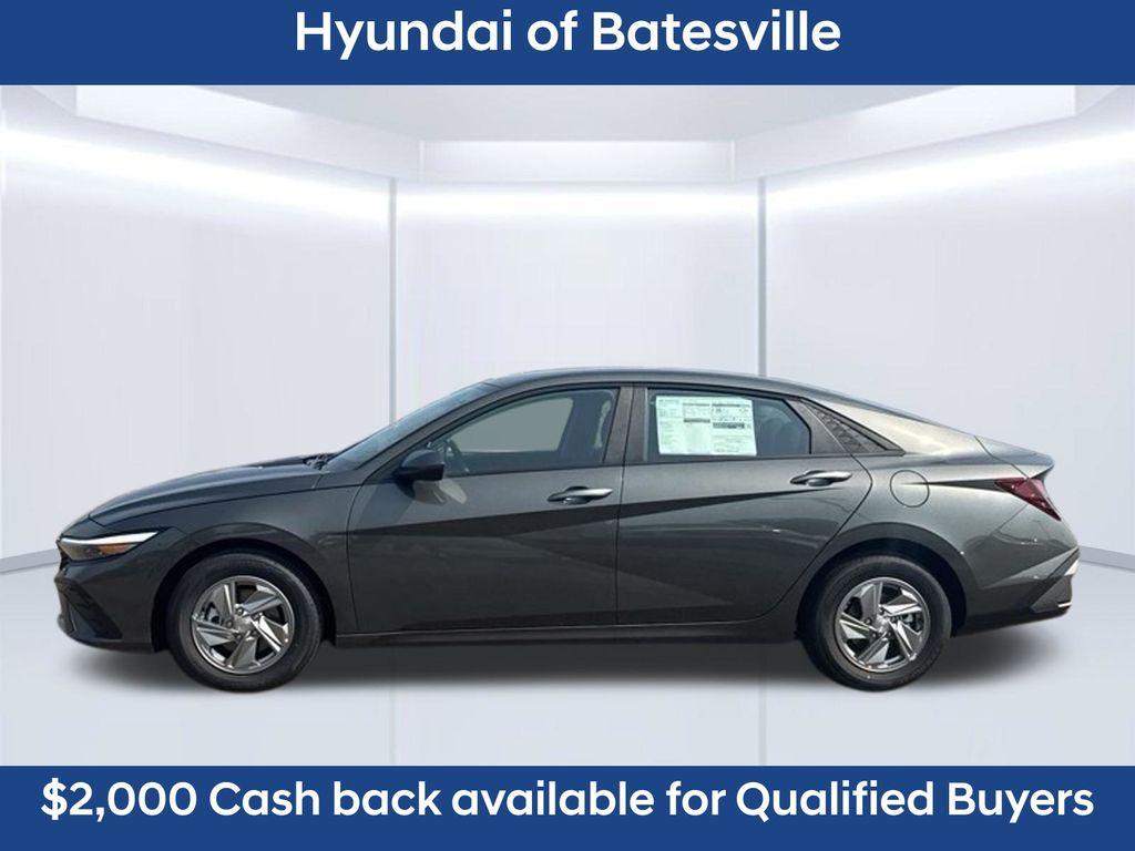 New 2026 Hyundai ELANTRA SE