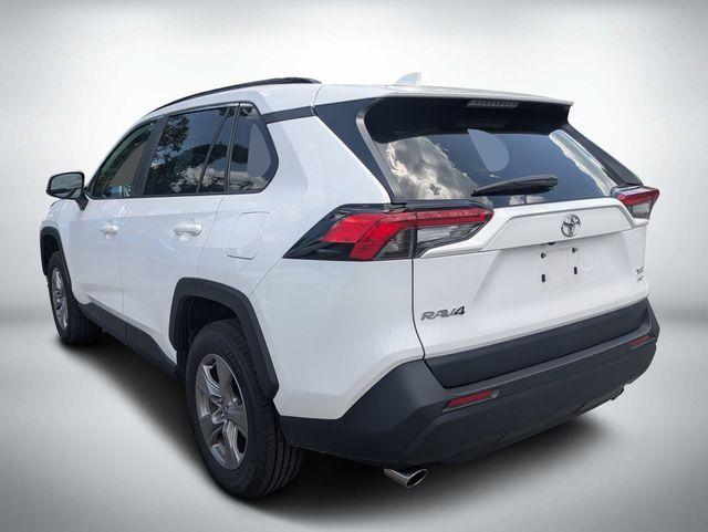 2025 Toyota RAV4 XLE — фото 5